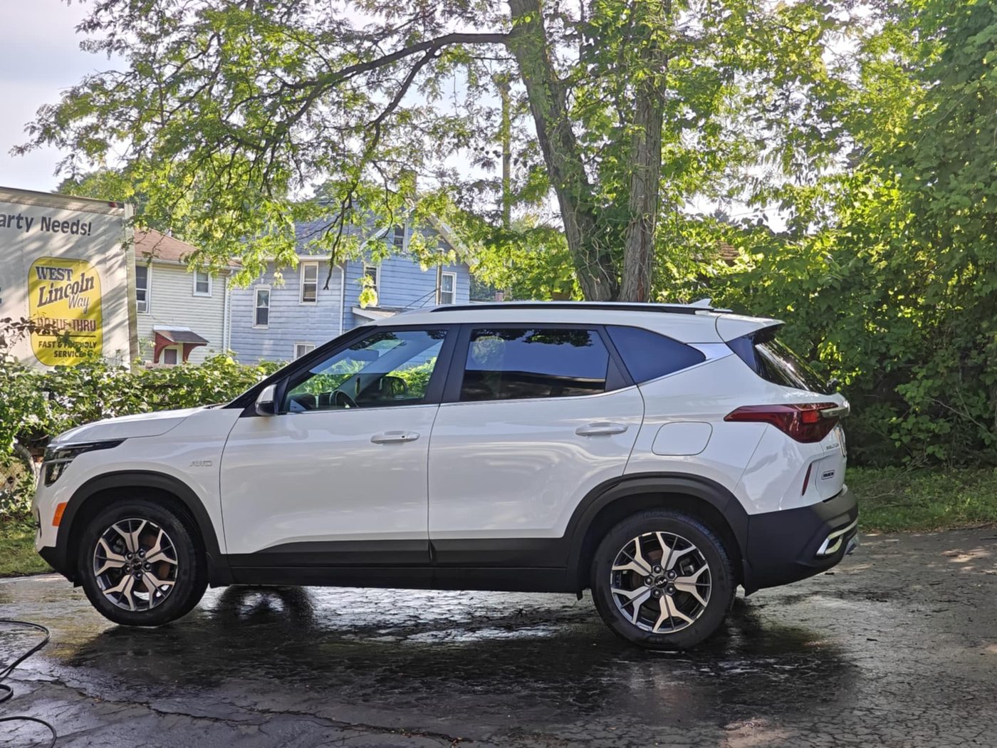 White Kia SUV detailed exterior parked outside